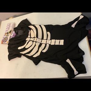 Glow-in-the-dark skeleton hoodie for dogs